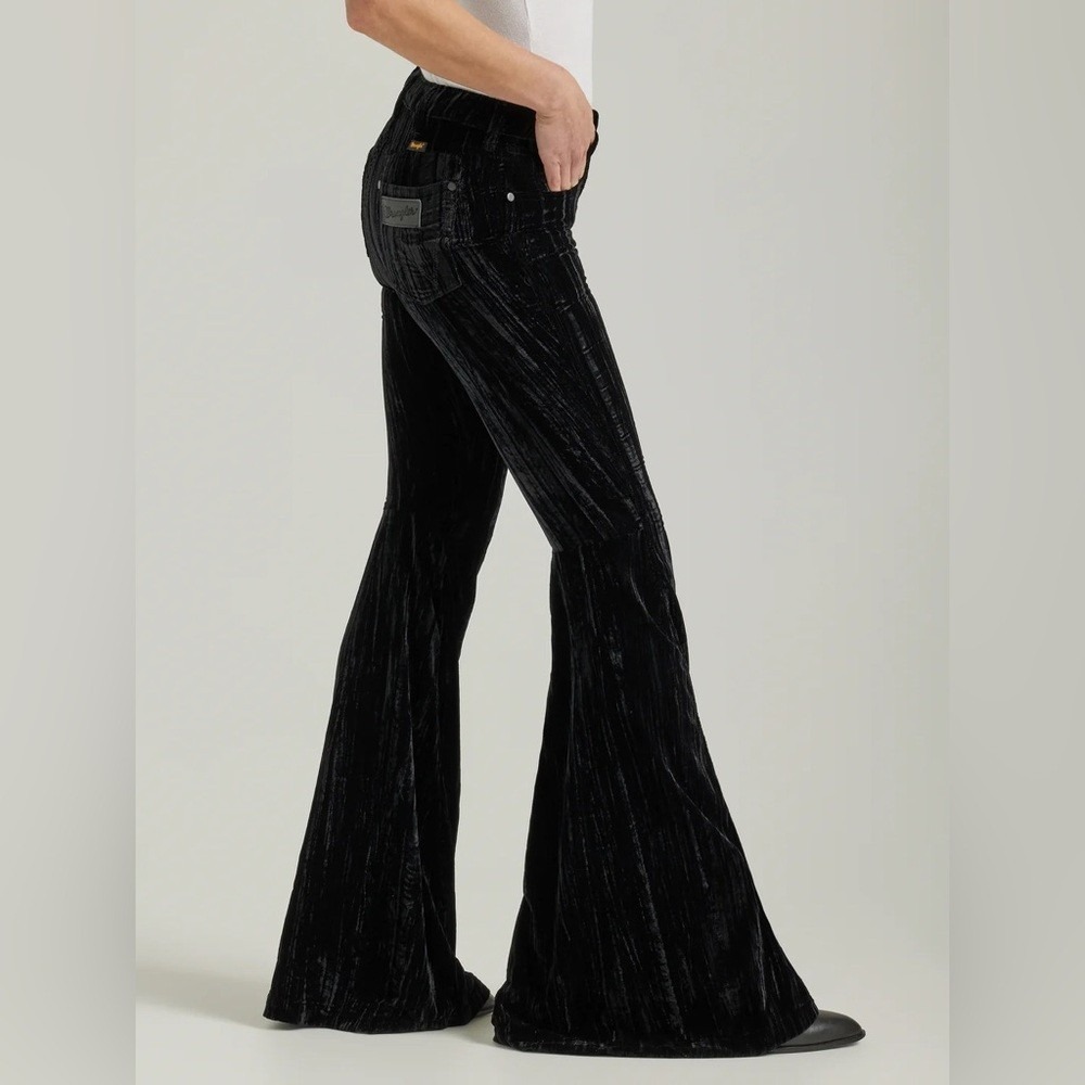 New Wrangler Retro Premium trumpet black velvet high rise flare pants 29 X 34